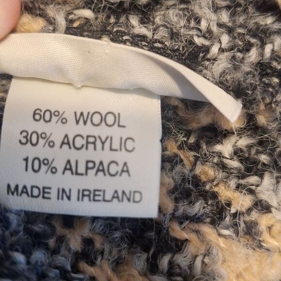 Weave of the Irish wool alpaca blend poncho cape - Picture 4 of 4